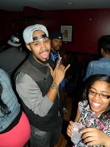 Humble!!!! Entertainer, Party promoter,host,Local artist from Baltimore,md. HoodLegendsGLProductions