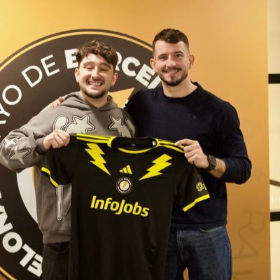 📍 Castelldefels, Barcelona. 👑 @kingsleague 🛡️. 🧤 @twofivegloves