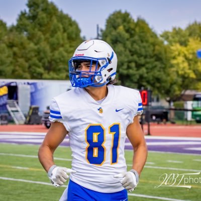 WR/TE @MUCrusadersFB | 6’3 210lbs | 3.4 GPA | 40 yard - 4.53s, Bench - 320lbs, Back squat - 420lbs, deadlift - 455lbs, vert - 32”| https://t.co/0XGAxeAFea