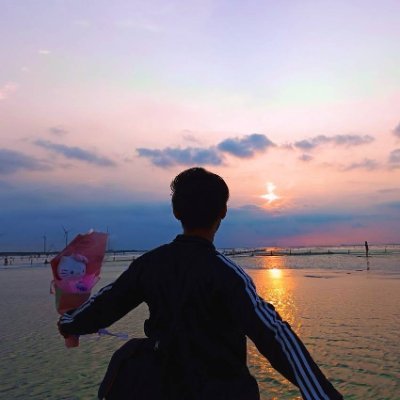 ふたつのつばさをかさねあれば、
みはてぬゆめ、おえるでしょう!
少しよわさも力にして、
信じあえる、あなたはたからもの
も~っとおジャ魔女どれみED、たからもの より