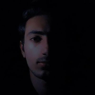 طراح و سازنده طلا و جواهر
شایدم بشه گفت یه تولید کننده