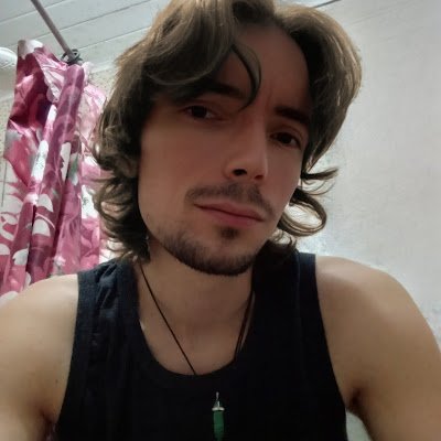 Alexalvesc18's profile picture. 