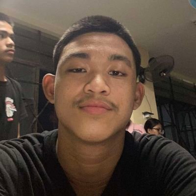 Reyneillange's profile picture. 