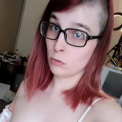 emovibes19's profile picture. 