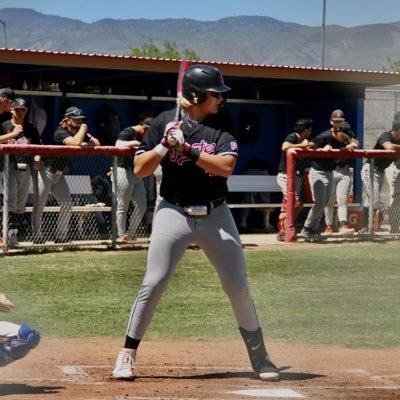 @PCpiratebeisbol 🏴☠️ 6’8” 250 corner inf 106 exit velo 93 inf velo