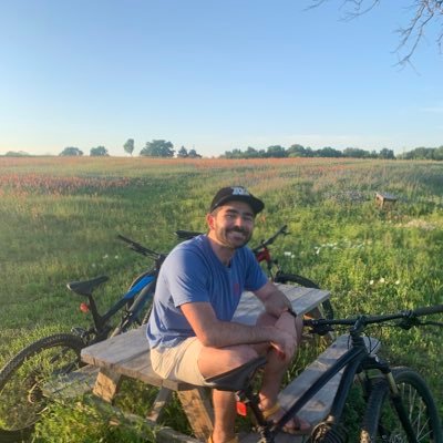 dmheapmd's profile picture. LSUHS SOM (2020-24) ➡️@brady_urology Research Fellow (2024-25) ➡️ U of Louisville Urology (2025); 🐕, 🐈, and🪴 dad; outside climbing 🧗🏽‍♂️or running 🏃🏽‍♂️