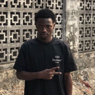 Your favorite keyboardist🎹
Manchester United🥇
Music made me ❤💯
