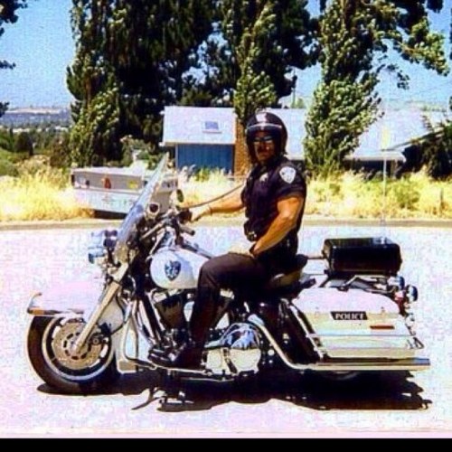 bdspy4u's profile picture. A retired Bay Area police officer, a Public Relations whiz, a TRUE Detroit Red Wings fan, and an original Big Island Bruddah!