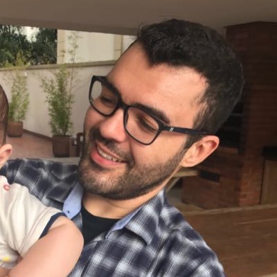 Carioca de coração, apaixonado por vôlei, realities, microbiologia, cinema, cupcakes, divas pop e animais.