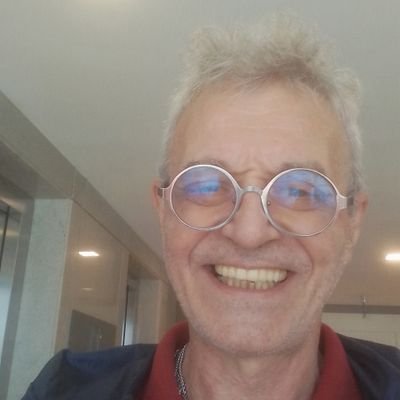 Gosto de musica, teatro, literatura, cinema e a Capoeira Angola é parte de minha vida.