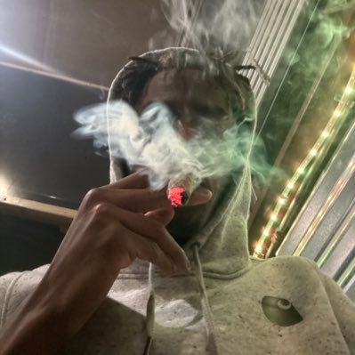 frmthafitch's profile picture. DONT HIT ME UP IF YOU AINT SPENDING MONEY 🖕🏾