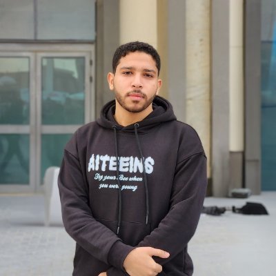 omar_01110010's profile picture. 