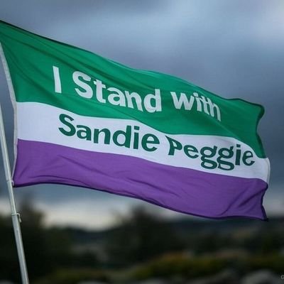 #TeamCarrotCottage #istandwithSandiePeggie
#TeamGreenacres
Anxiety Girl, Husky lover. Woman. Jigsaw genius! Up the Reds!
