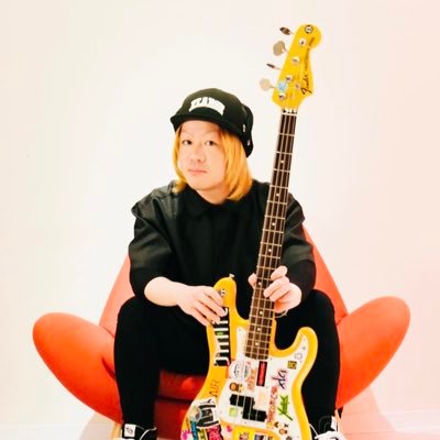 naoyeeeah's profile picture. ※Xはほぼやめています！インスタを見て欲しいです🙇　バンドマンとバズライトイヤーをいったりきたり。ラーメンとタコライス、ダイアンとトータルテンボス、ユニコーンとペンパルズ、読売ジャイアンツの小林誠司がスキです。ベースやギターを弾いて歌ったり、曲を作ったり、たまにDJしたりしてます。普段は三軒茶屋 まり屋にいます。