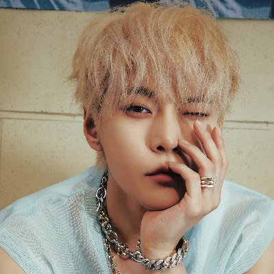 ⠀⠀⠀⠀⠀1996 ── 𝐷𝑂𝑌//𝑅𝑎𝑒𝑛
⠀⠀⠀⠀⠀𝕿𝖍𝖊 𝖆𝖓𝖌𝖊𝖑 𝖜𝖍𝖔 𝖈𝖆𝖒𝖊 𝖉𝖔𝖜𝖓 𝖙𝖔 𝖘𝖎𝖓𝖌