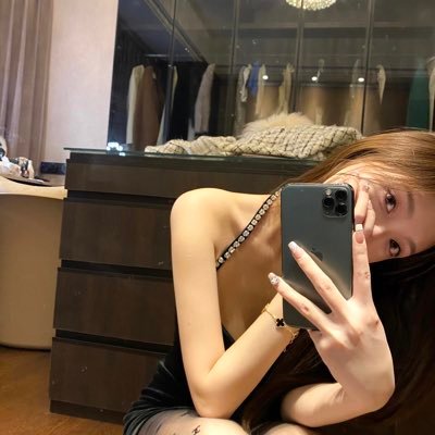 GraDepechemode's profile picture. 哥哥看我主页加我QQ 438443395