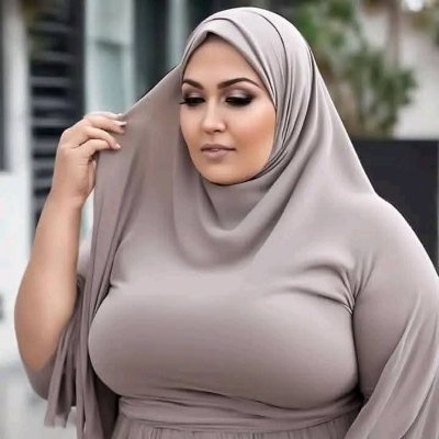 My Mom : Advocate Yasmeen butt age52
First Sister: Samreen butt age30
2nd Sister: Nosheen butt age27