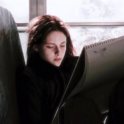 essieliiiiioooo's profile picture. 