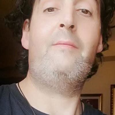 Nacido y vivo en Jaén ,una preciosa ciudad Tengo 55 años soltero https://t.co/xeRA1uzYBA gusta el deporte soy del Real Jaén cf desde chico.Aupa Atleti.