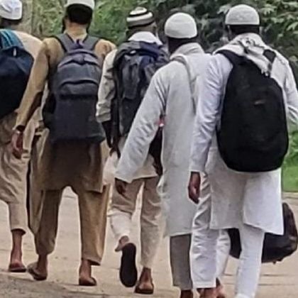 पूरी दुनिया के इंसान एक अल्लाह को मान लो दुनिया भी बन जाएगी आखिरत बन जाएगी नबी वाली जिंदगी बताए हुए तरीके चलने वाला अल्लाह राजी करना बहुत जरूरी है