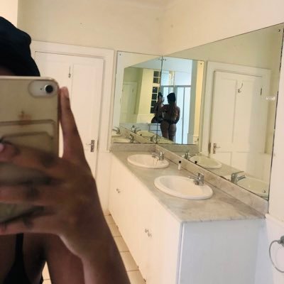 hey I’m doing hookups , vidoe call at 100 anton lembede street my side lodge it clean with a parking inside