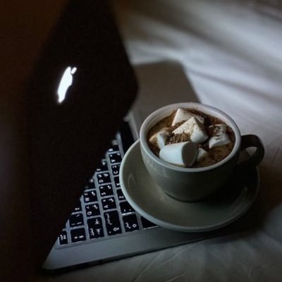 حاجةٍ تلهف وراها النـاس اعوفها . Personal account ♪ .. ✨🧡 .