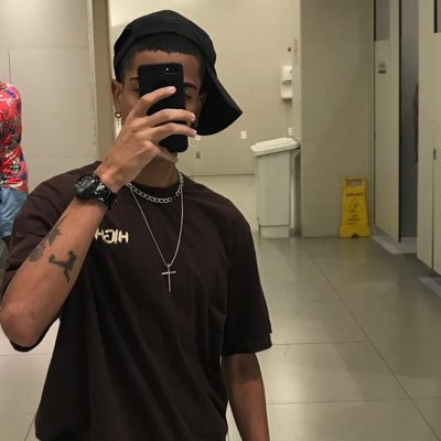 Blogueiro, colunista, jornalista, tiktoker, e YouTube. mentira, coloquei isso tudo pra você achar q eu sou importante