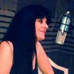 Productora y Directora de Radio y Televisión. Guionista.