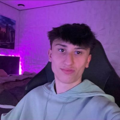 Hello I'm Jonas 18 years old My origins are 🇧🇪🇮🇹 If you're interested, be sure to check out my socials 😊 Supercell id: gJonasx
