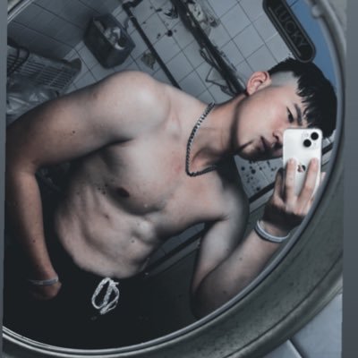 jason2003921's profile picture. 淦，超像電腦帳號😂