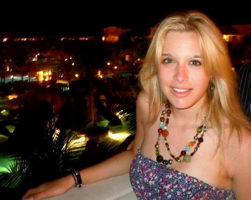 im chloe jordan dekraai. im 5'6 and blond. i love to laugh and have a good time. i have one brother, and 2 cats!  follow me! : )