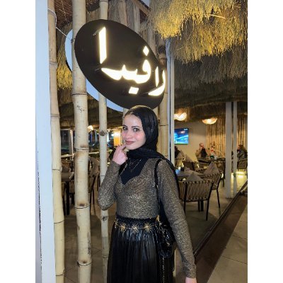 الوقت بيخلي اللي مكانش عادي، عادي.
