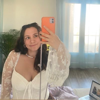 _rumenova's profile picture. 