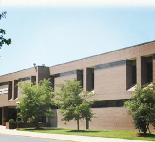 realwhsprobz's profile picture. we all know this school sucks.