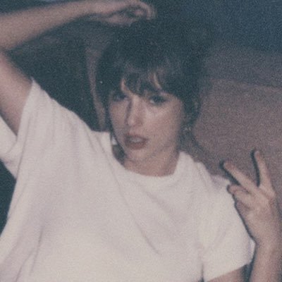 ReHalDoHaroLd's profile picture. this is pretty much a taylor swift and kpop fan account | 21