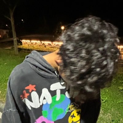 HmYroP1xPYdLZeV's profile picture. 愛本是無解