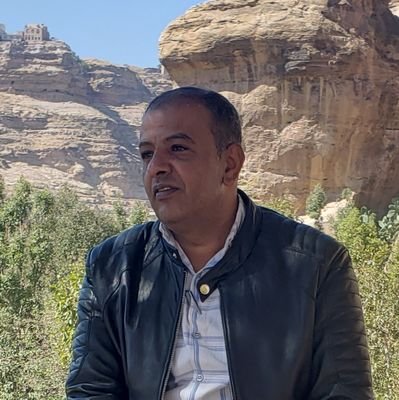 عشت ايماني وحبي امميا
،،،ومسيري فوق دربي عربيا
***
وسيبقى نبض قلبي يمنيا
،،،لن ترى الدنيا على ارضي وصيا