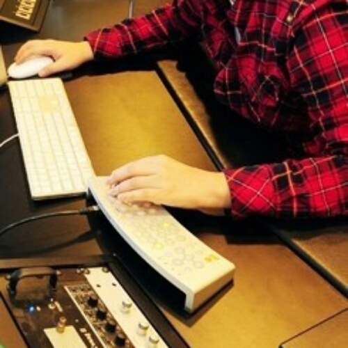 FNC Entertainment 대표이사 / FTISLAND CNBLUE 오원빈 JUNIEL 송세현 M시그널 AOA / 작곡작사 / 나는위대하다 / 한대표님 봇입니다^^ / 본계정은 '''패러디''' 계정이므로 실제가 아닙니다 유의하여 주세요!!