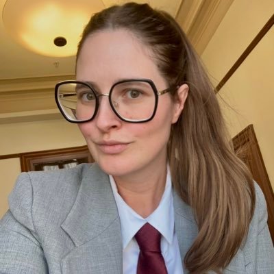📣 Conseillère aux communications stratégiques - Cabinet du premier ministre du Québec ⚜️