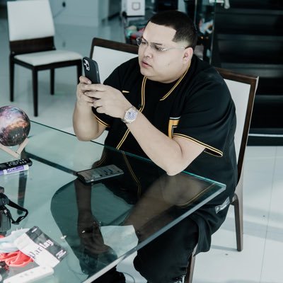 Day Job: I 📉trade Crypto & Forex and help build students Side Hustle: I promote trading platform which I use that works📊