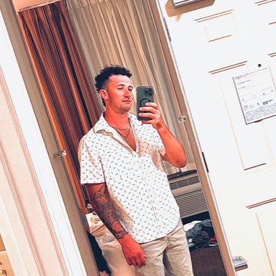 Freelance Graphic Designer | GymšŖš¼| Snapchat~ Andrew_Polly | Romans 8:28 cash app $APOLLY88