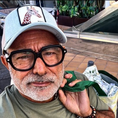 Art collector 🖼️ Traveler 🧳, jewelry collector 💎 fighting cancer
