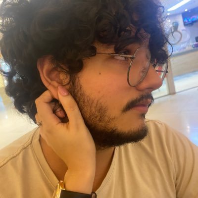 Biomédico, gosto da minha mulher e de carros velhos.
