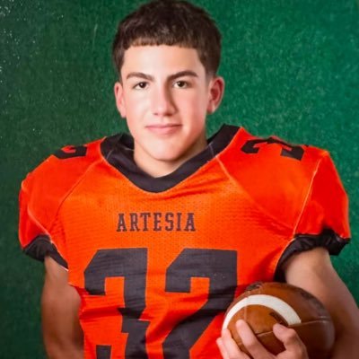 c/o 2029 New Mexico (Artesia Junior High) 5’7 150lbs 4.2gpa Football- RB, WR, LB. Baseball- Catcher, outfield, infield. email➡️lrod32legend@icloud.com