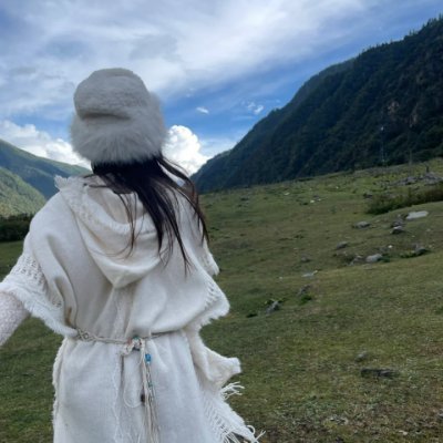 Embracing every moment and always looking forward to new adventures. Life is full of possibilities!