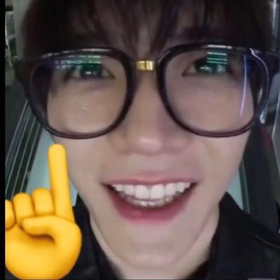 taeyongrolo's profile picture. comiendo arepas boyacenses con taeyong y jisung