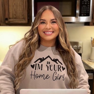 Tuuurney's profile picture. 💛Small Town Girl🌾 👙GFL✌🏼 🐶 Dog Mom🐾 •She may have a wild soul, but she’s a lover of simple things & quiet places•