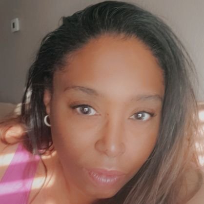 faciepoo1112's profile picture. what??