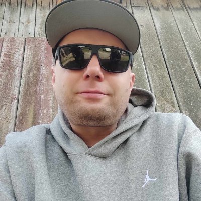 Ugrzonek's profile picture. 🏝️🏀🎧🚴🏊‍♂️
