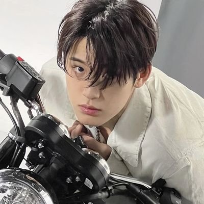 mocheigyu's profile picture. manifesting my life become aju nice